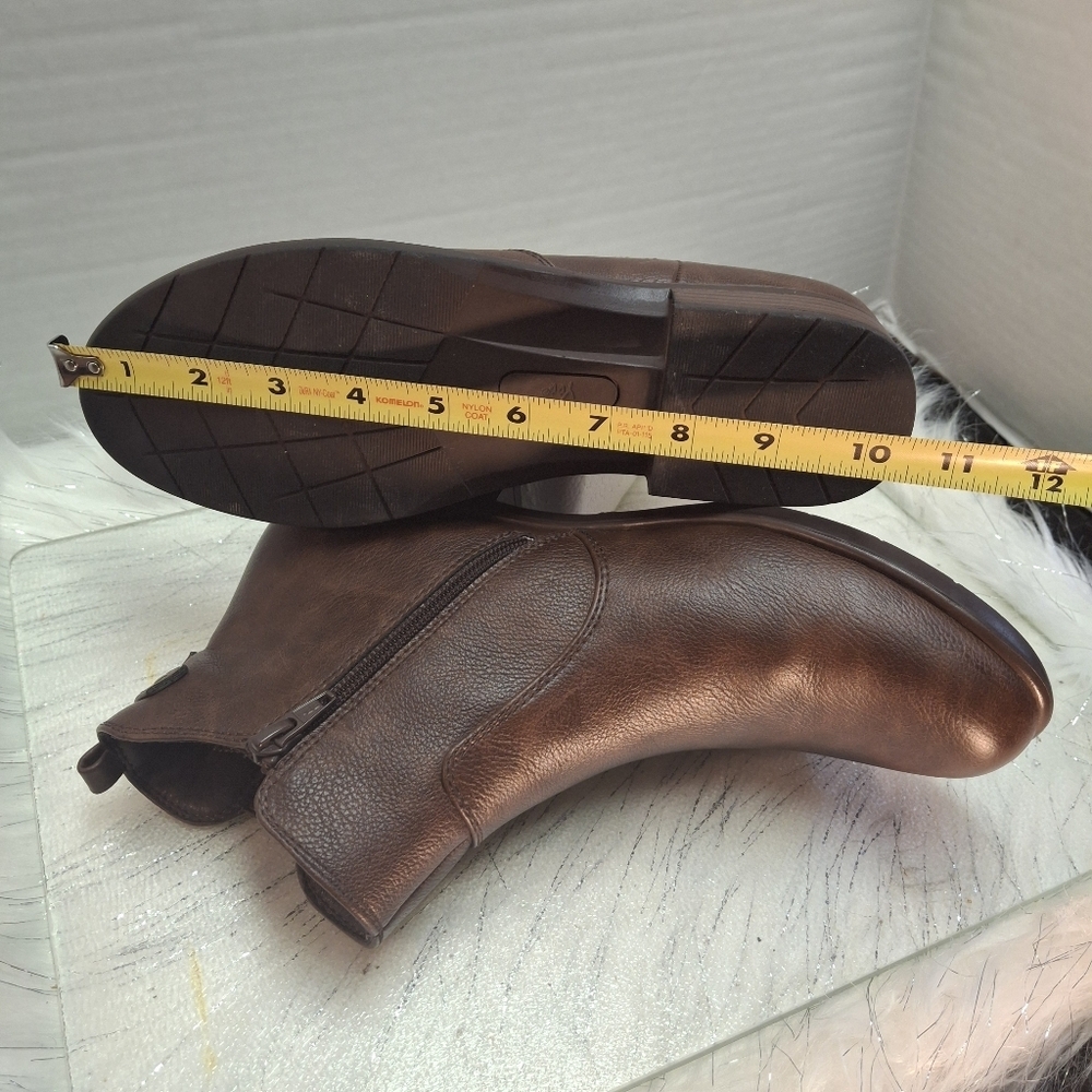 Yuu Brina Chelsea Brown Leather Zipper Booties Boots   Women Size 9.5 - Picture 16 of 16
